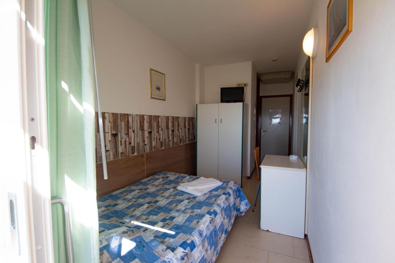 Hotel Ambra Lignano Sabbiadoro Extérieur photo