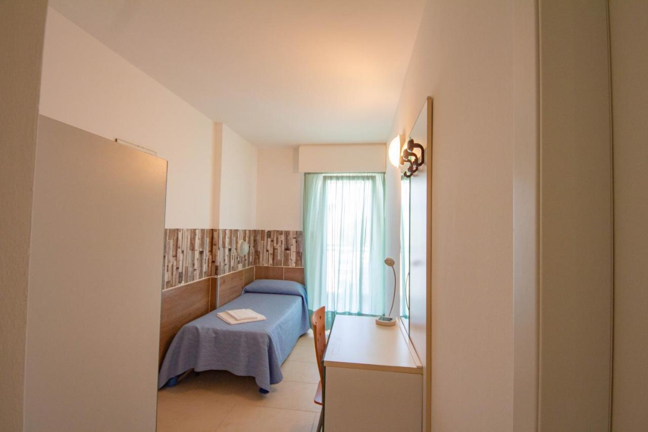 Hotel Ambra Lignano Sabbiadoro Extérieur photo