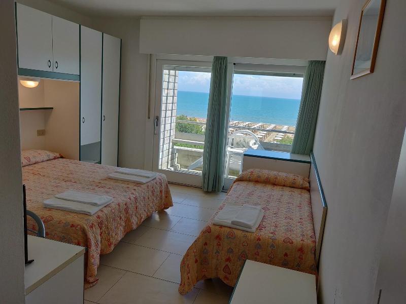 Hotel Ambra Lignano Sabbiadoro Extérieur photo