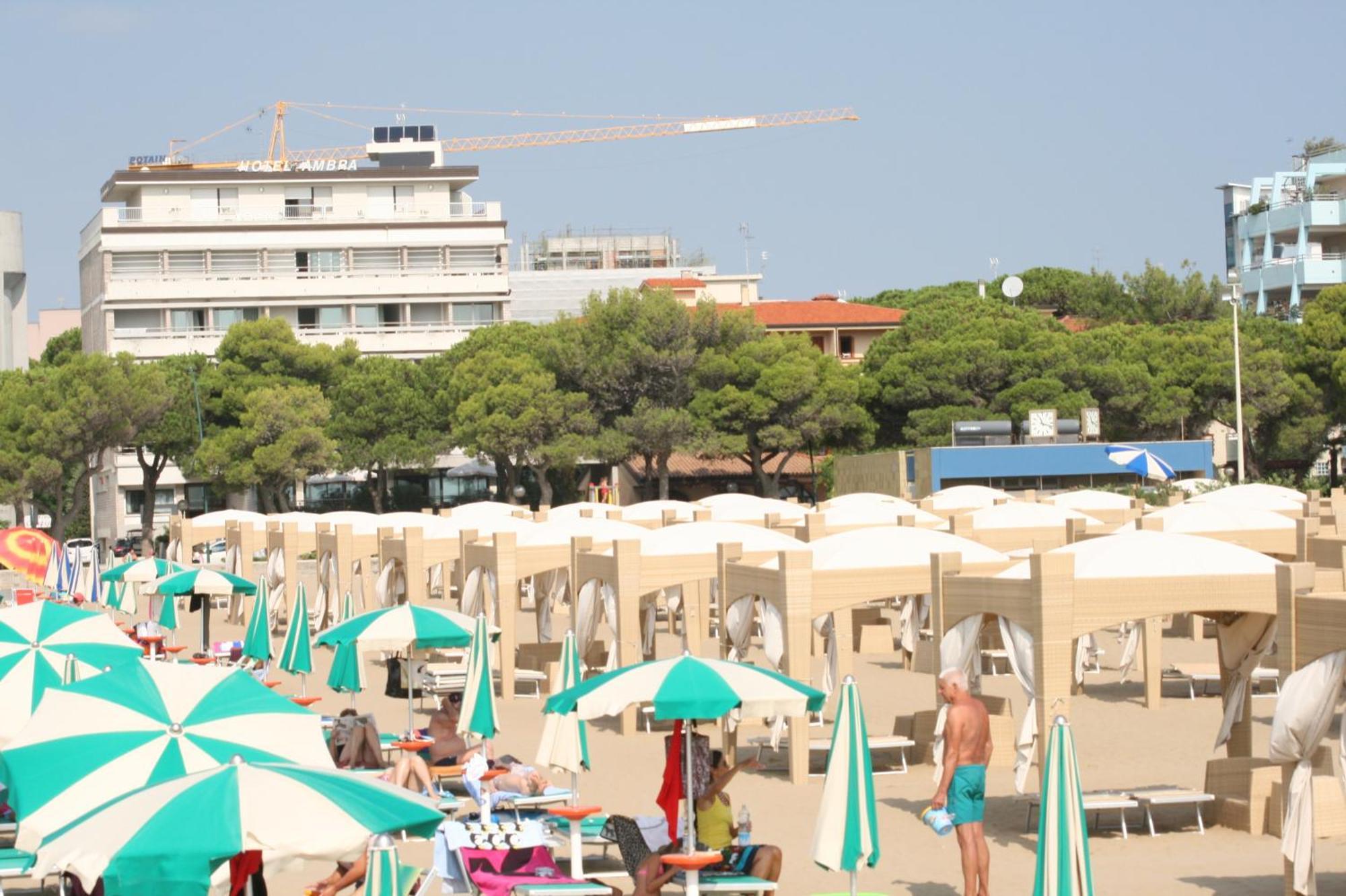 Hotel Ambra Lignano Sabbiadoro Extérieur photo