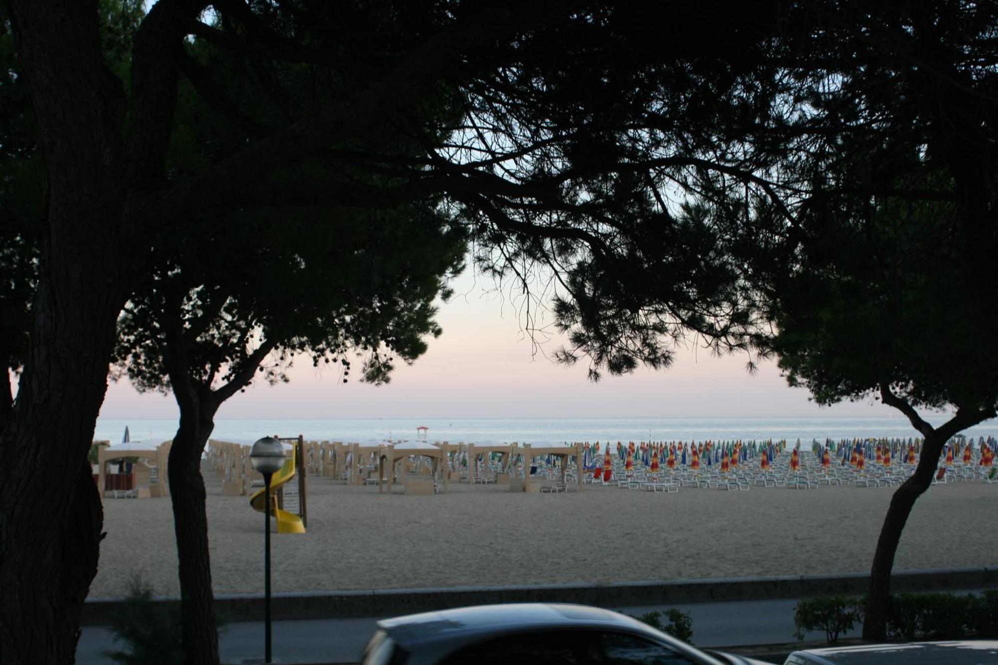 Hotel Ambra Lignano Sabbiadoro Extérieur photo