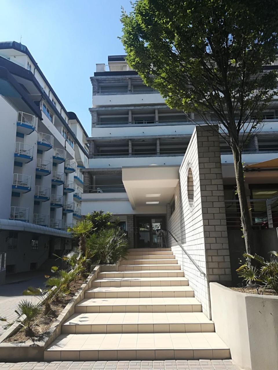 Hotel Ambra Lignano Sabbiadoro Extérieur photo