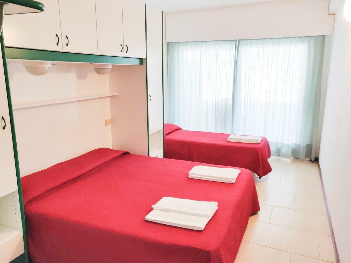 Hotel Ambra Lignano Sabbiadoro Extérieur photo