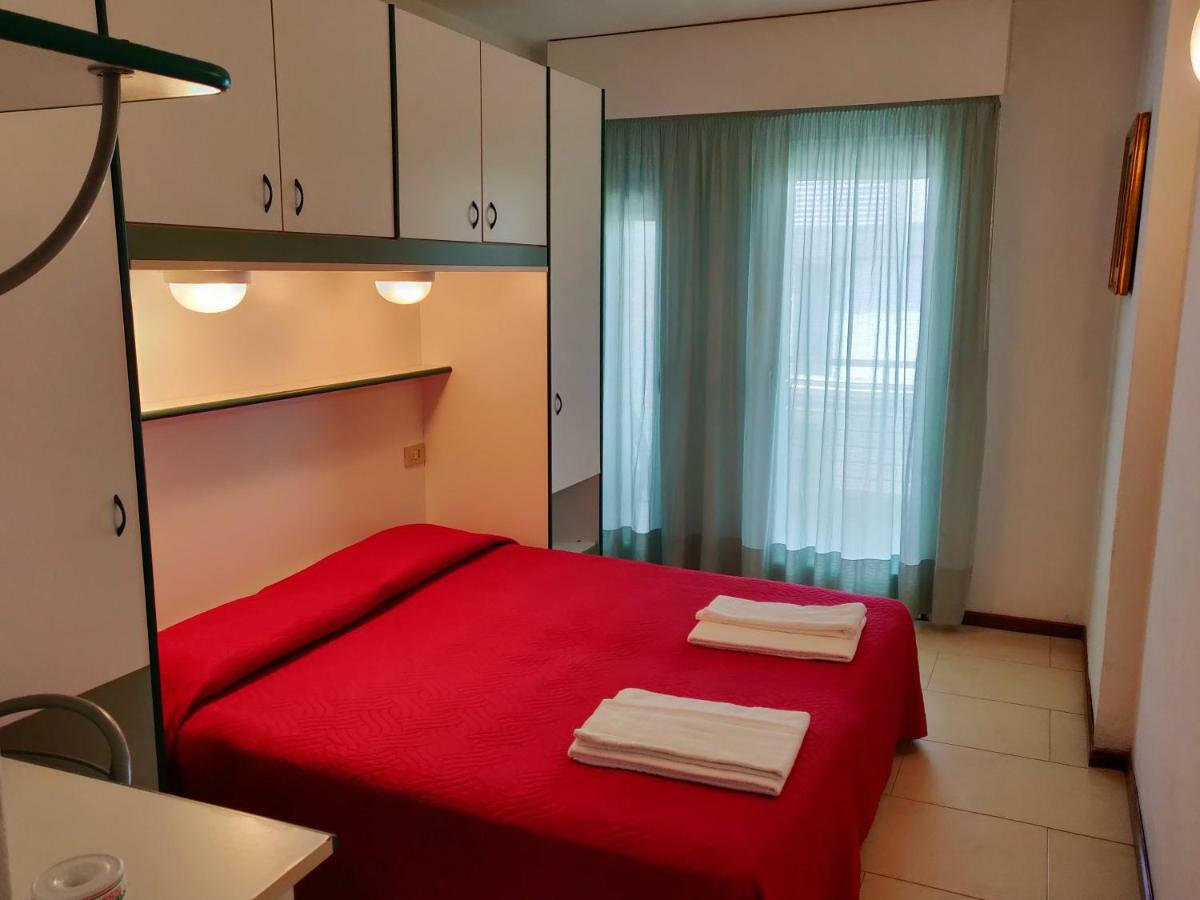 Hotel Ambra Lignano Sabbiadoro Extérieur photo