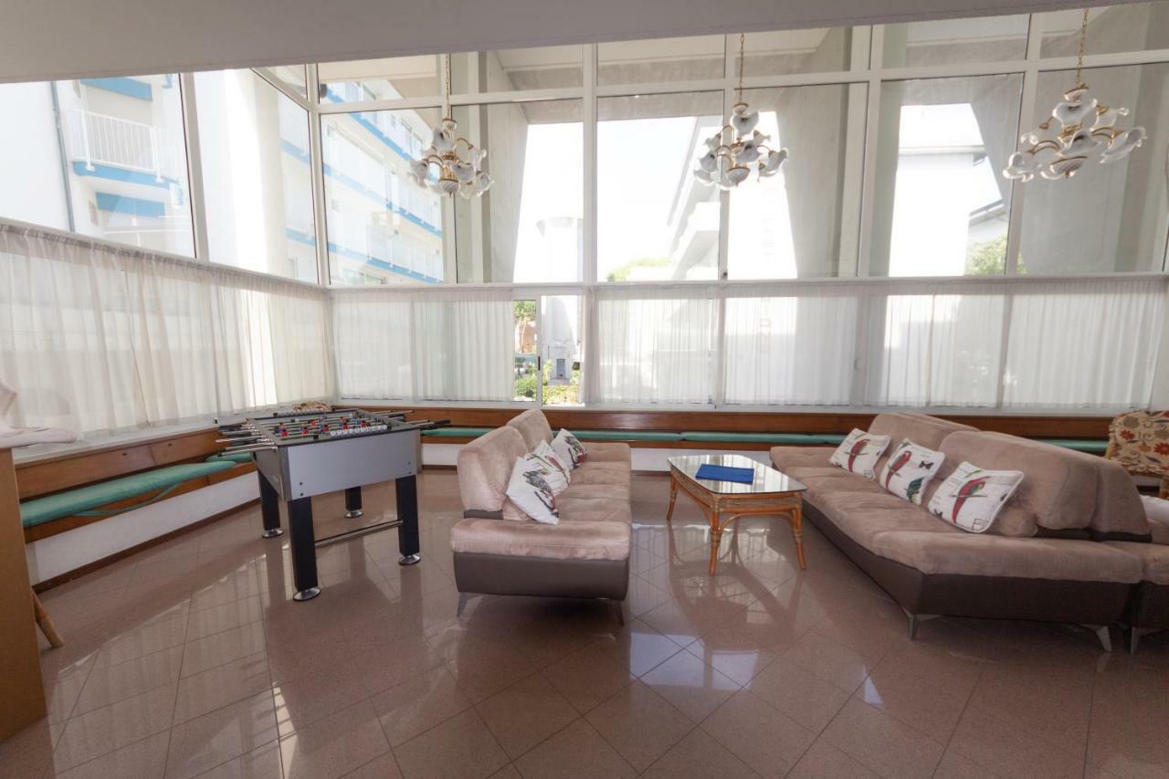 Hotel Ambra Lignano Sabbiadoro Extérieur photo