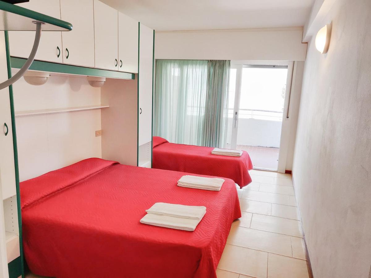 Hotel Ambra Lignano Sabbiadoro Extérieur photo